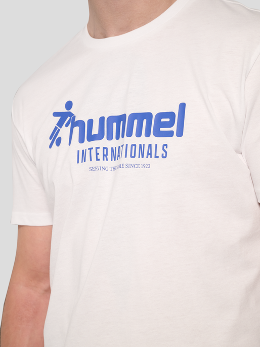 hmlPULSE GRAPHIC T-SHIRT S/S, WHITE/SURF THE WEB, model