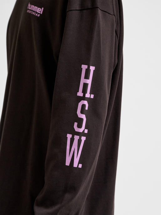 hmlLOOSE T-SHIRT L/S SW STADIUM, AFTER DARK, model