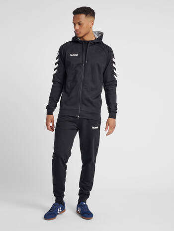 HUMMEL GO COTTON ZIP HOODIE, BLACK, model