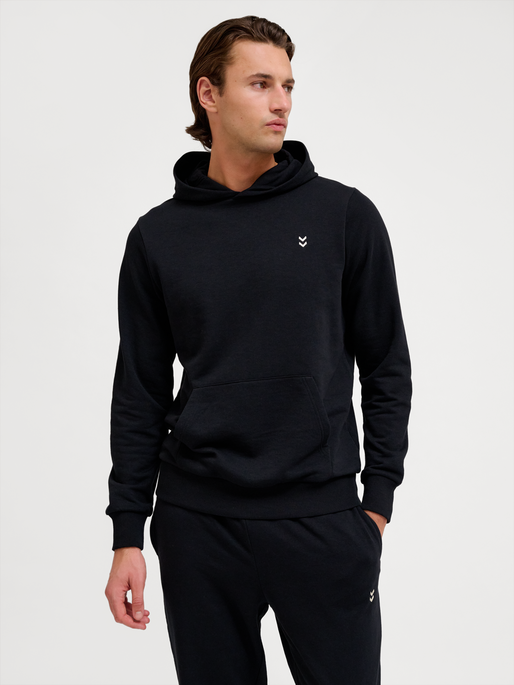 hmlPULSE SWEAT HOODIE, BLACK, model