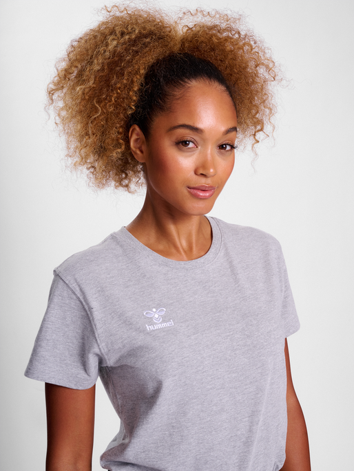 hmlGO 2.0 T-SHIRT S/S WOMAN, GREY MELANGE, model