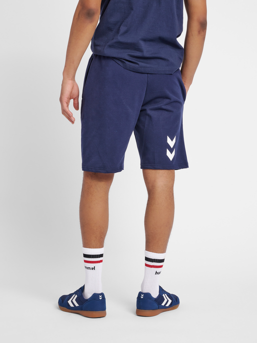 HUMMEL GO COTTON BERMUDA SHORTS, MARINE, model