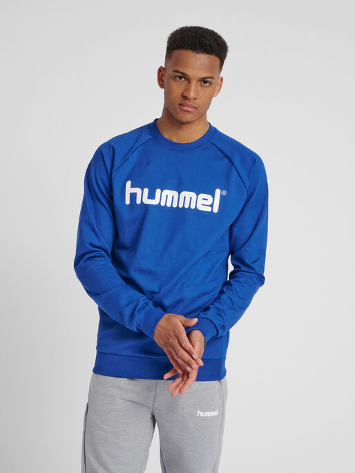 HUMMEL GO COTTON LOGO SWEATSHIRT, TRUE BLUE, model