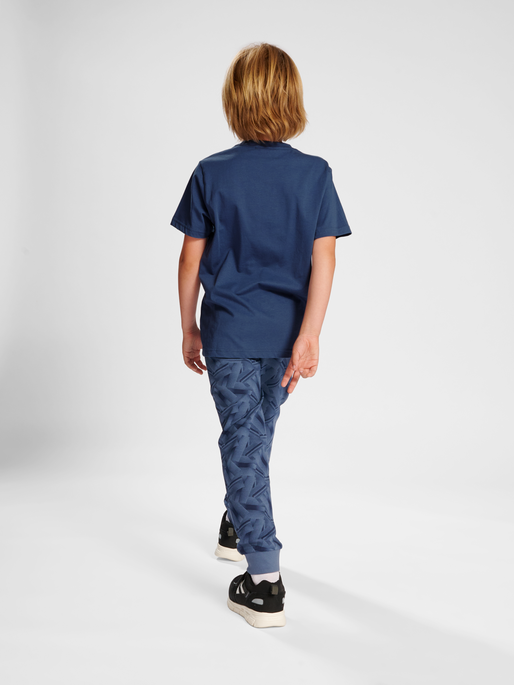 hmlSOFUS T-SHIRT S/S, BERING SEA, model