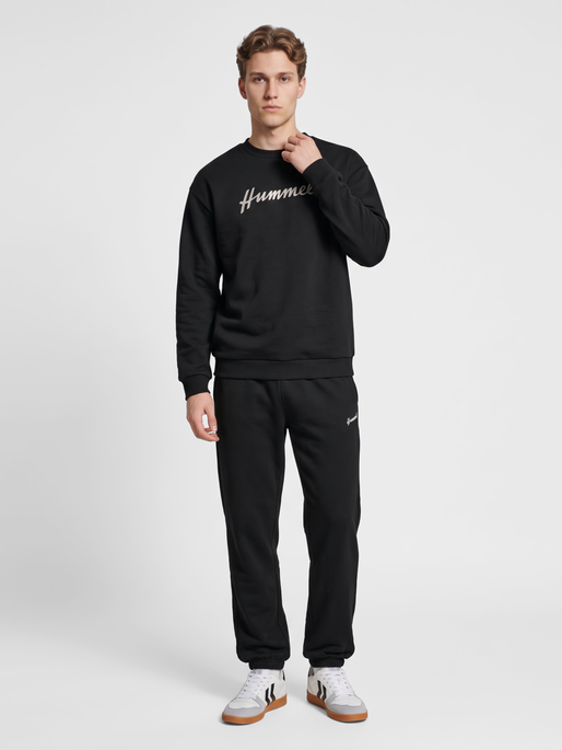 hmlCLUB SWEATSHIRT, BLACK, model