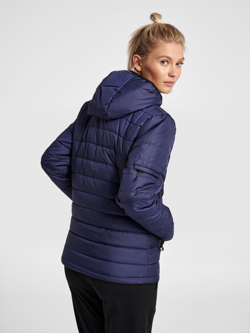 hmlNORTH QUILTED HOOD JACKET WOMAN, MARINE, model