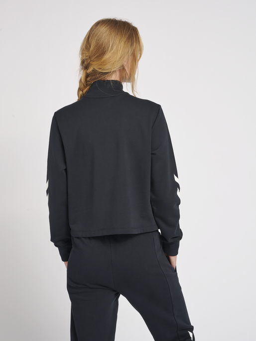 hmlLGC NIKKA CROPPED HALFZIP, 2001, model