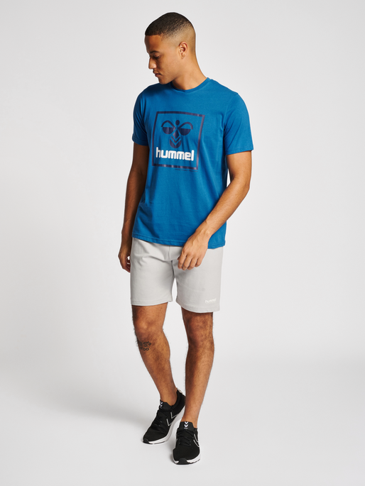 hmlISAM 2.0 T-SHIRT, DARK BLUE, model