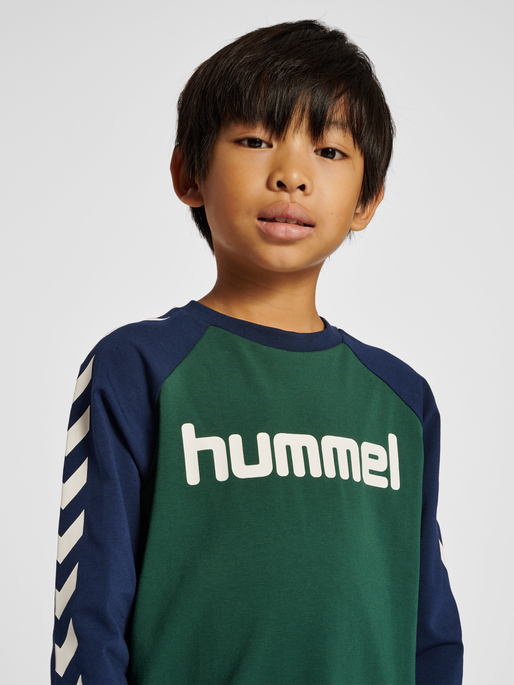 hummel BOYS T-SHIRT L/S - PINENEEDLE hummel.dk