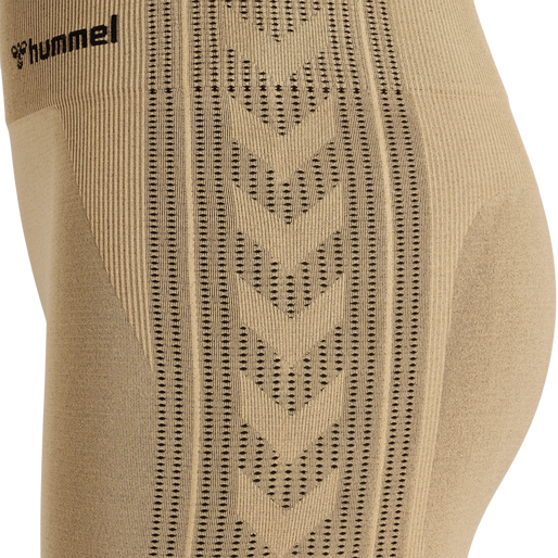 hmlMT SHAPING SEAMLESS MW SHORTS, CURDS & WHEY, packshot