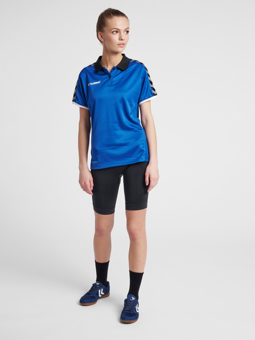 hmlAUTHENTIC WOMAN FUNCTIONAL POLO, TRUE BLUE, model