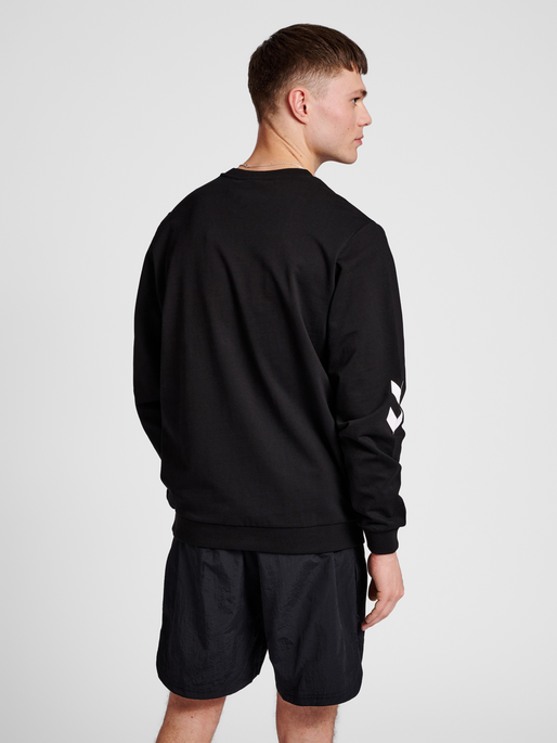 hmlLGC JEREMY SWEATSHIRT, BLACK, model