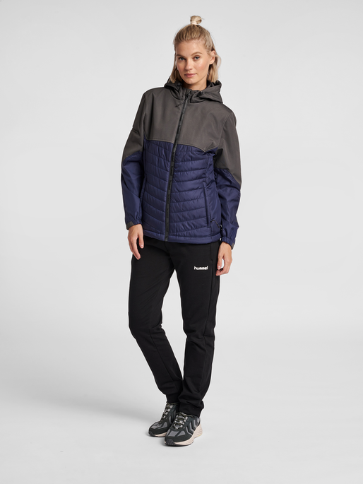 hmlNORTH HYBRID JACKET WOMAN, ASPHALT, model