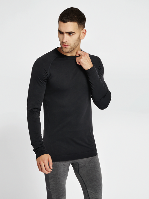 hmlSTROKE SEAMLESS T-SHIRT L/S, BLACK, model