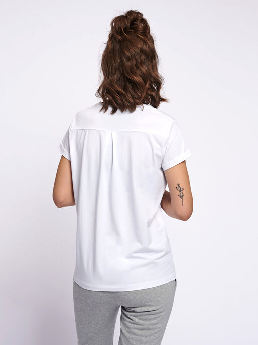 HMLISOBELLA T-SHIRT S/S, WHITE, model