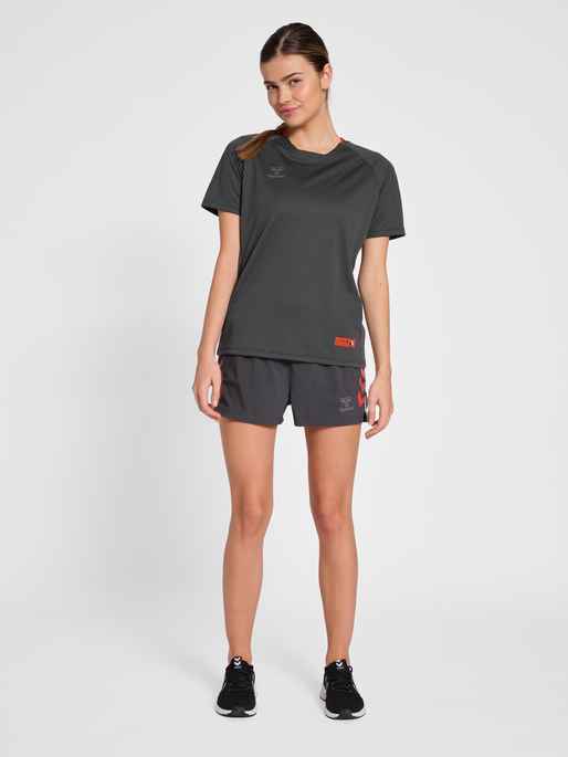 hmlPRO GRID GAME SHORTS WO, 2162, model