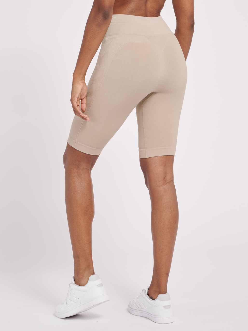 hmlCLEA SEAMLESS CYCLING SHORTS, CHATEAU GRAY, model