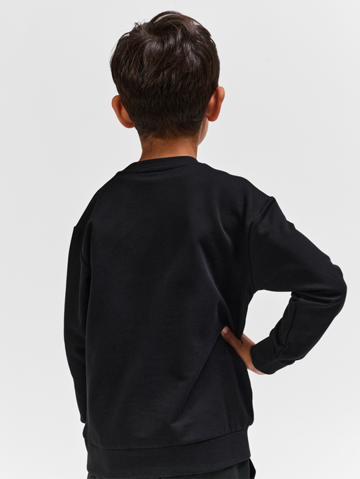hmlMOLT SWEATSHIRT, DUSTY OLIVE, model