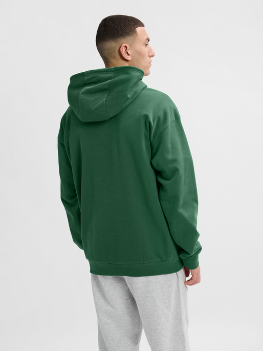 hmlFELIX LOOSE HOODIE, DARK GREEN, model