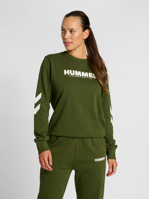 hmlLEGACY SWEATSHIRT, RIFLE GREEN, model