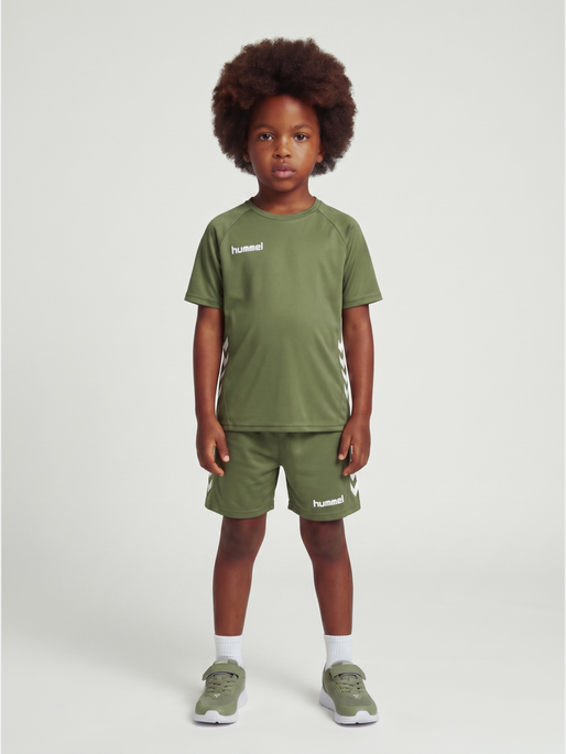 hmlPROMO KIDS SET, OLIVINE, model