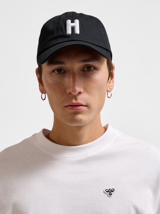hmlBASEBALL CAP H EMBROIDERY, BLACK, model