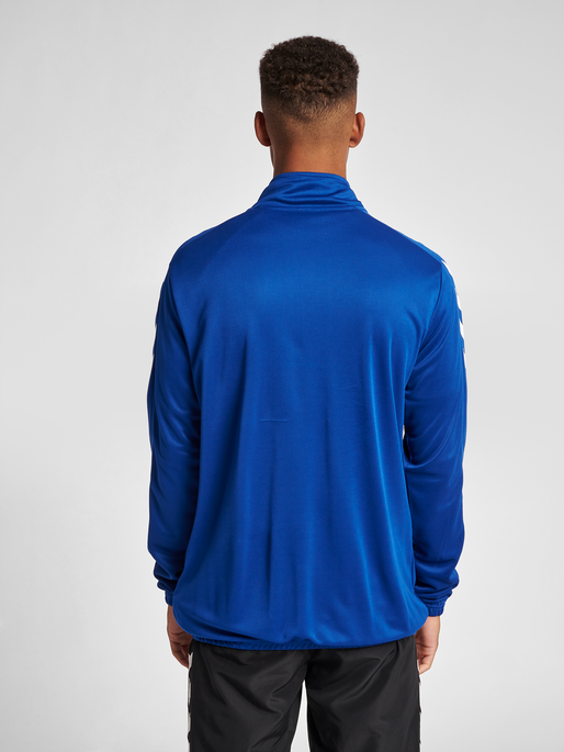 CORE POLY JACKET, TRUE BLUE, model
