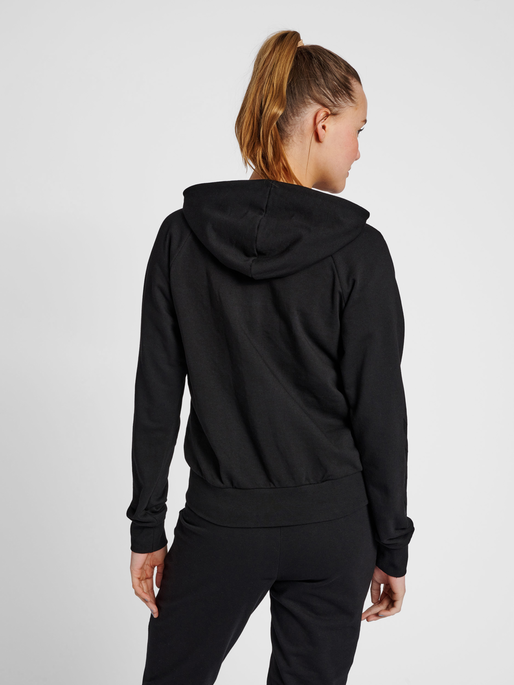 hmlNONI 2.0 ZIP HOODIE, 2001, model