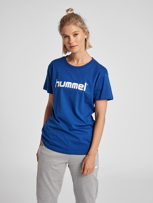 HUMMEL GO COTTON LOGO T-SHIRT WOMAN S/S, TRUE BLUE, model