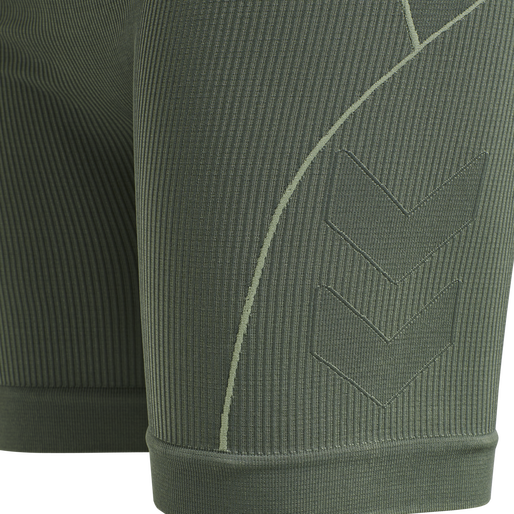 hmlTE CHRISTEL SEAMLESS SHORTS, LILY PAD/ LAUREL WREATH MELANGE, packshot