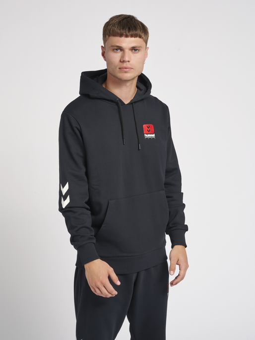 hmlLGC GRAHAM HOODIE, BLACK, model