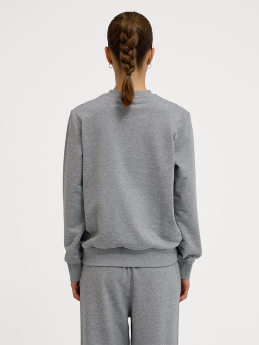 hmlPULSE W SWEAT CREWNECK, GREY MELANGE, model