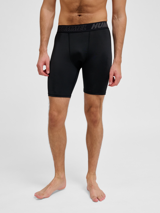 hmlTE TOPAZ TIGHT SHORTS, BLACK, model