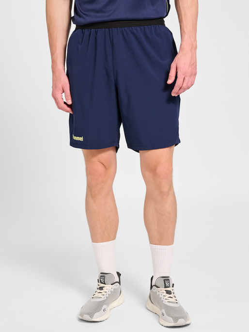 hmlBLAZE 2.0 TRAINING SHORTS, MARINE/SHADOW LIME, model