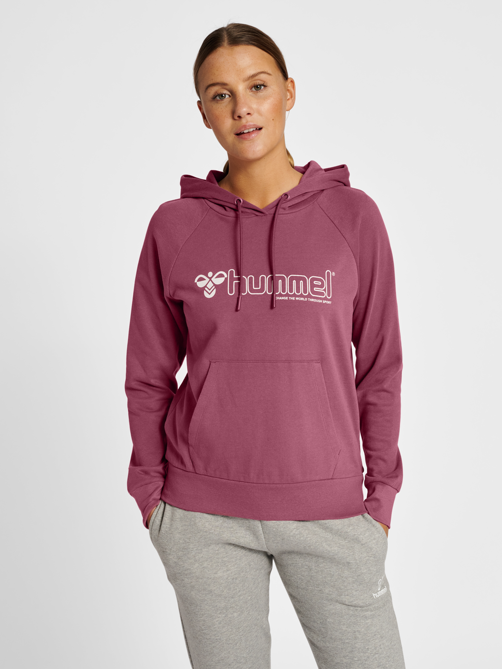 hmlNONI 2.0 HOODIE, RENAISSANCE ROSE, model