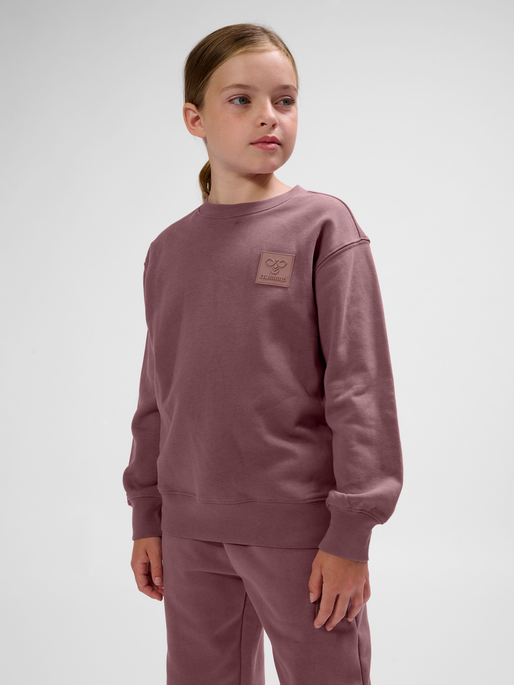 hmlCLEAN SWEATSHIRT, ROSE TAUPE, model