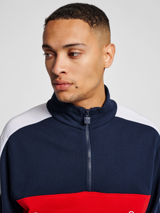 hmlIC CLAUDE HALF ZIP SWEATSHIRT, 7666, model