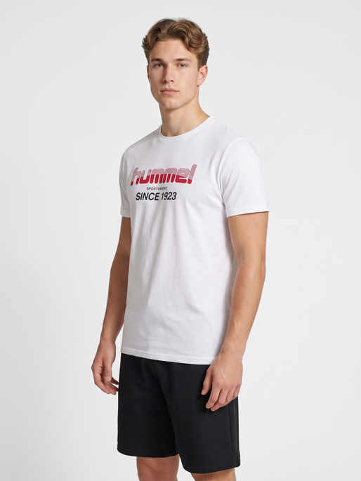 hmlPULSE GRAPHIC T-SHIRT S/S, WHITE, model
