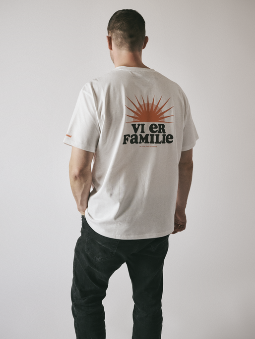 hmlFESTIVAL BOXY T-SHIRT, WHITE, model