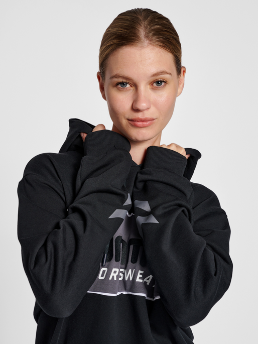 hmlLGC JULIAN HOODIE, 2001, model