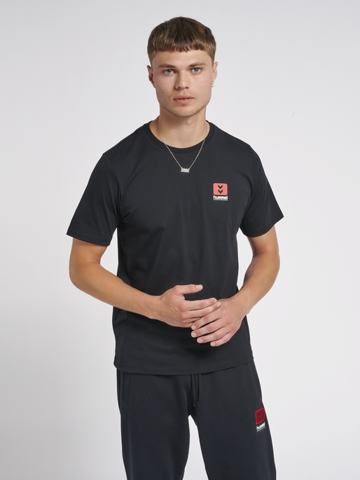 hmlLGC GRAHAM T-SHIRT, 2001, model
