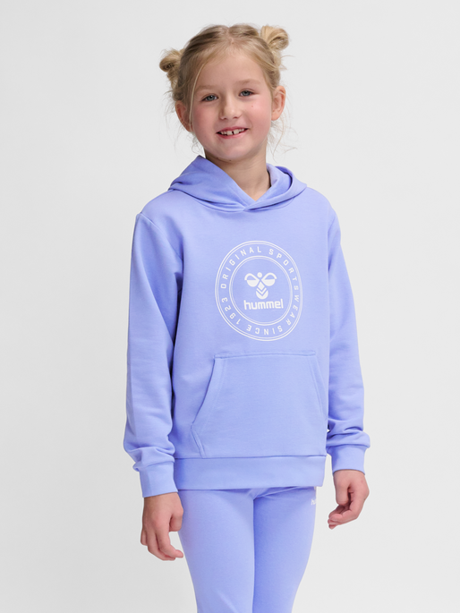 hmlCUATRO CIRCLE HOODIE, HYDRANGEA, model