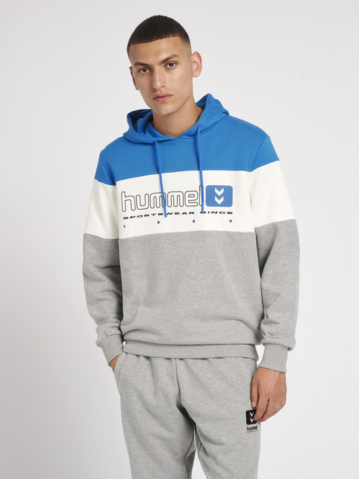 hmlLGC MUSA HOODIE, 7042, model