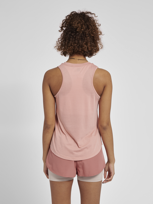 hmlMT VANJA TOP, ROSE TAN, model