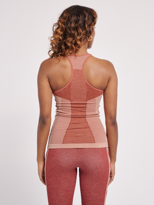 hmlCLEA SEAMLESS TOP, WITHERED ROSE/ROSE TAN MELANGE, model