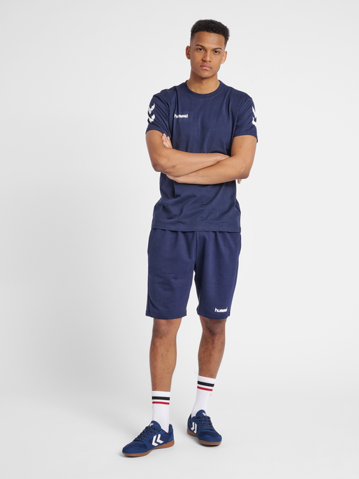 HUMMEL GO COTTON BERMUDA SHORTS, MARINE, model