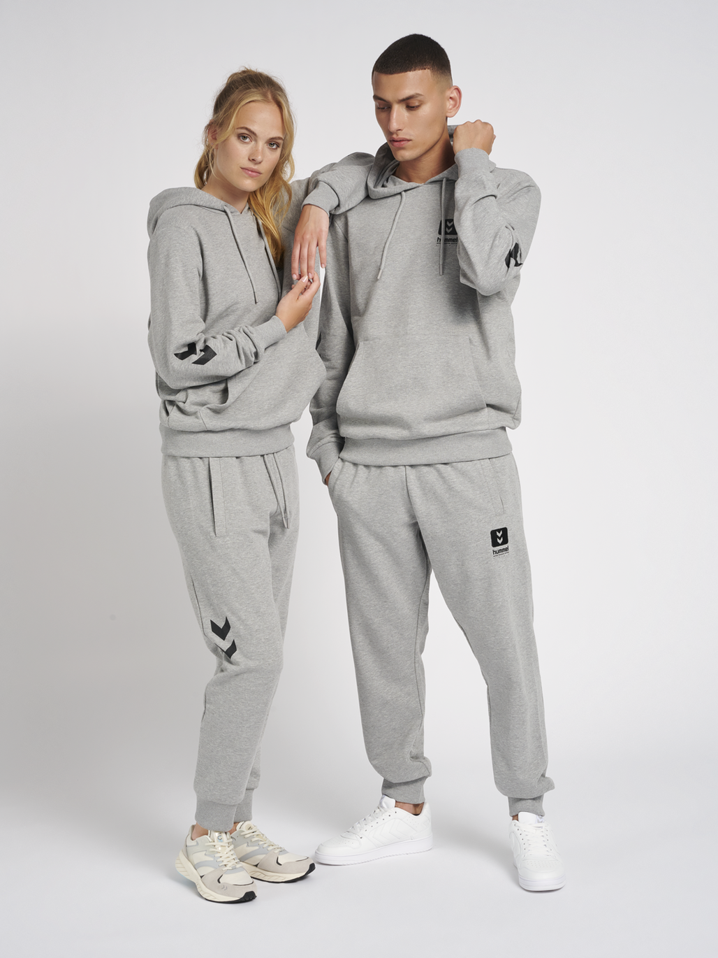 hmlLGC GRAHAM REGULAR PANTS, GREY MELANGE, model