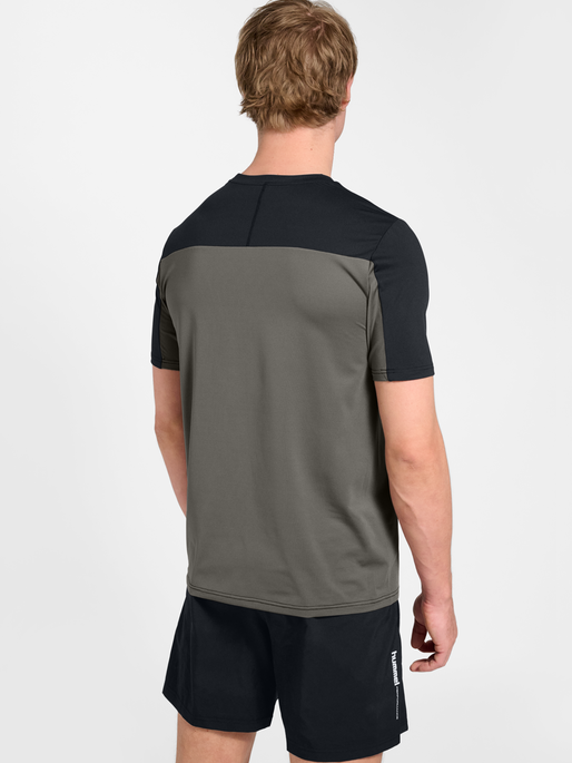 hmlPULSE TRAINING  2.0 T-SHIRT S/S, BLACK, model