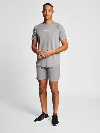 hmlTE TOPAZ SHORTS, SHARKSKIN, model