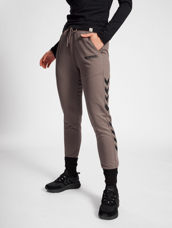hmlLEGACY POLY WOMAN REGULAR PANTS, IRON, model